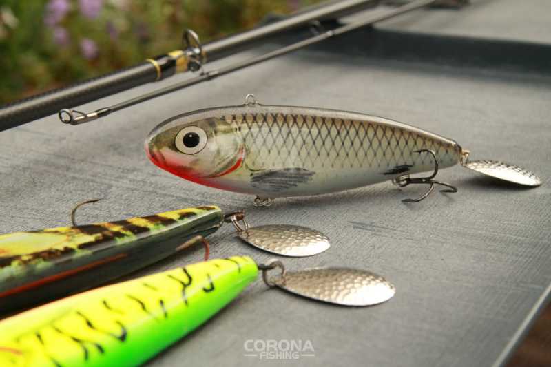 duży wirujący ogonek na szczupaka